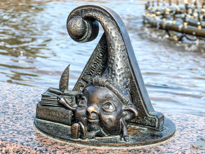 Это собирательный образ всех поэтов и писателей, которые творили в регионе