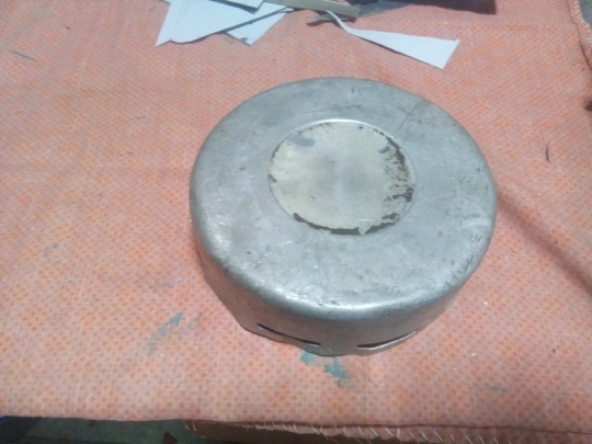 Многострадальная крышка зажигания. Выполнена из алюминия.