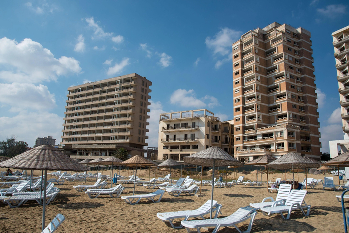 Пляж в городе Вароши