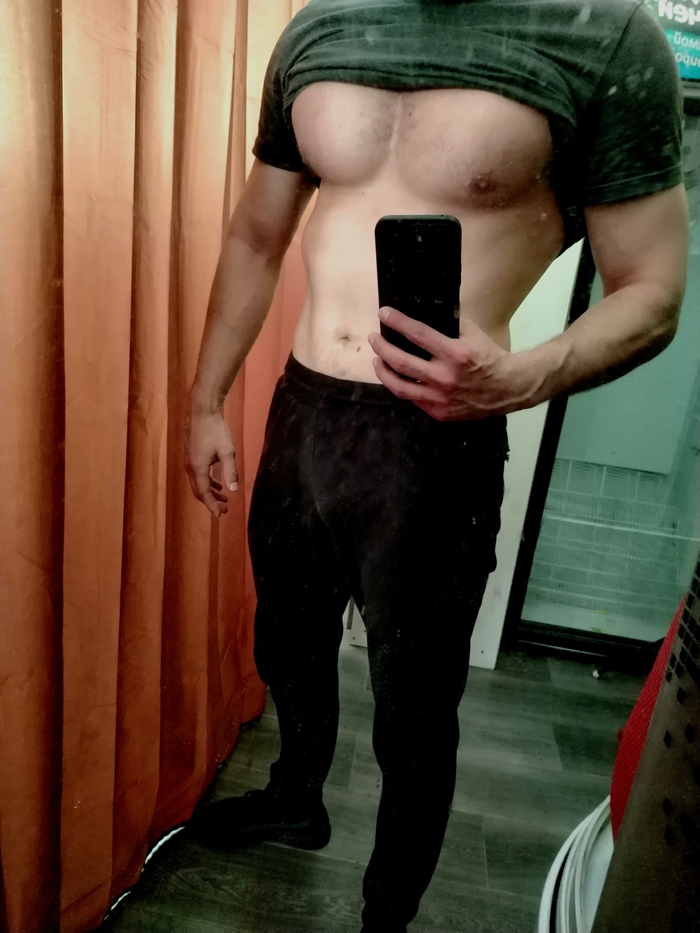 Почти голый мужик 0_о