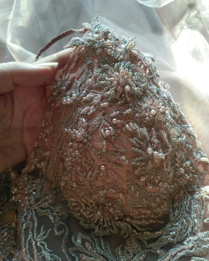 Чашки почти не видны)