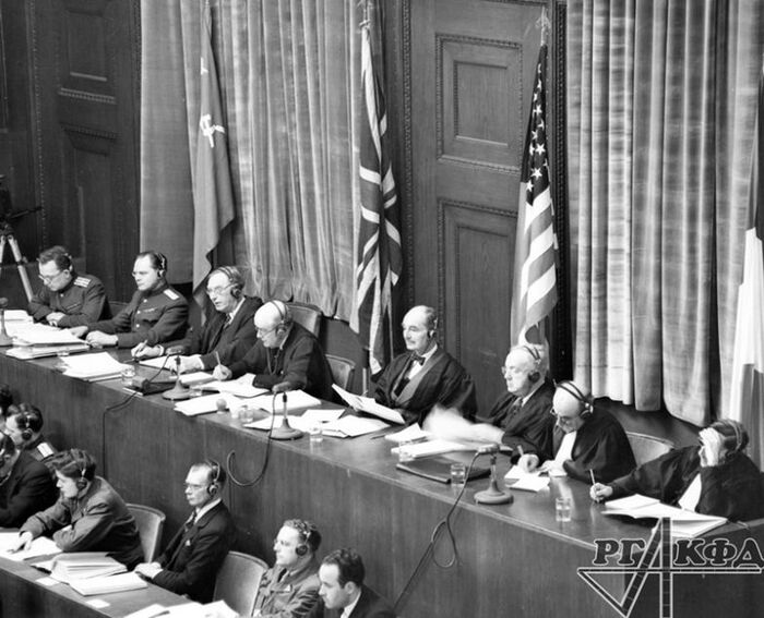 Члены Международного Военного Трибунала – судьи четырех великих держав – СССР, Великобритании, США и Франции.