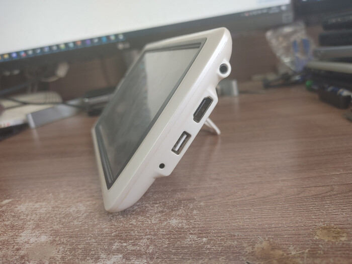  USB 2.0, HDMI,     Nokia        !