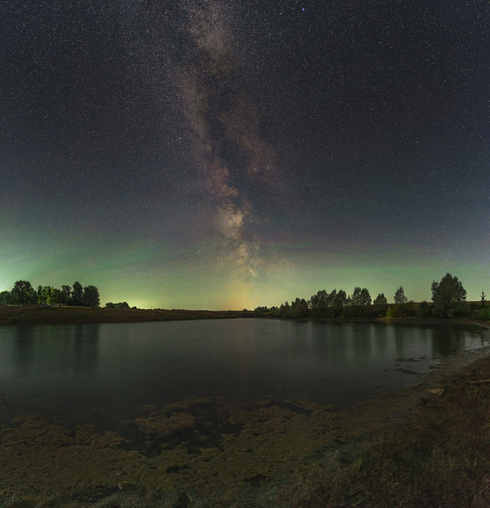 Млечный путь и небольшое свечение атмосферы
