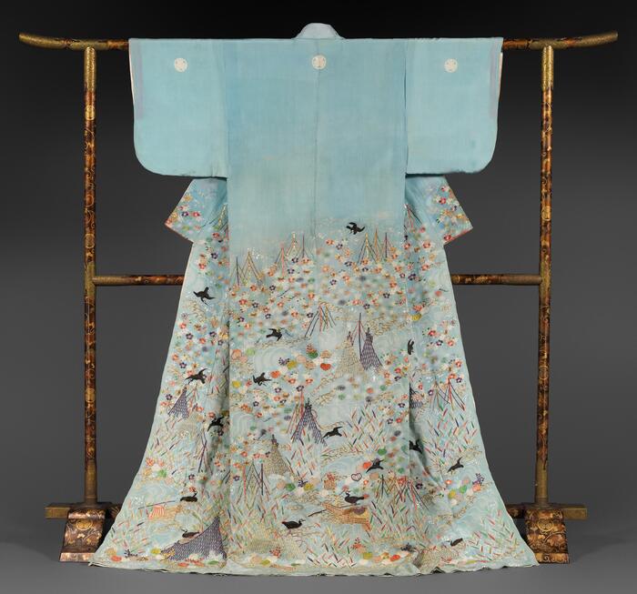 Летний халат с вышивкой, которая изображает ловлю рыбы бакланом. Япония, XVIII–XIX века.