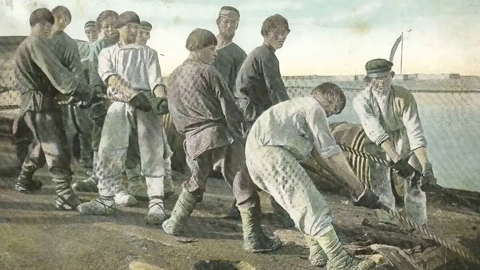 Бурлаки на дореволюционной открытке