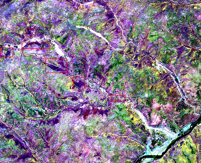 Река Кара (зеленый контур), зоны разгрузки кислых грунтовых вод (красные контуры).