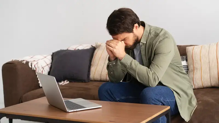 32% россиян пожелали, чтобы ИИ отговаривал их от лишних кредитов