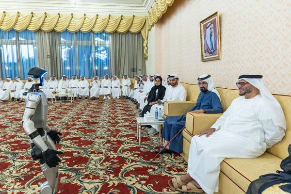 Правитель Дубая провёл встречу с гуманоидом