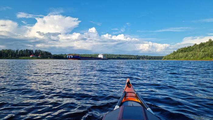 Попутный ветер — это редкое счастье.