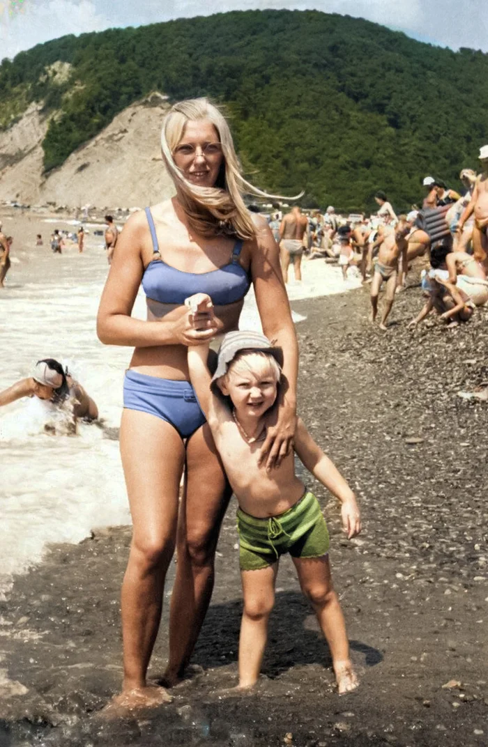 Подборка простых и потрясающих фотографий эпохи СССР. 20 раскрашенных фотографий. Часть 28 20 век, Старое фото, Фотография, СССР, Сделано в СССР, Детство в СССР, 60-е, 70-е, 80-е, 50-е, 40-е, Колоризация, Длиннопост