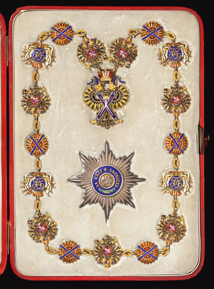 Знак ордена Святого Андрея Первозванного на цепи из 17 звеньев и звезда ордена. Мастерская Иоганна-Вильгельма Кейбеля. 1856.© Федеральное государственное бюджетное учреждение культуры «Государственный исторический музей»