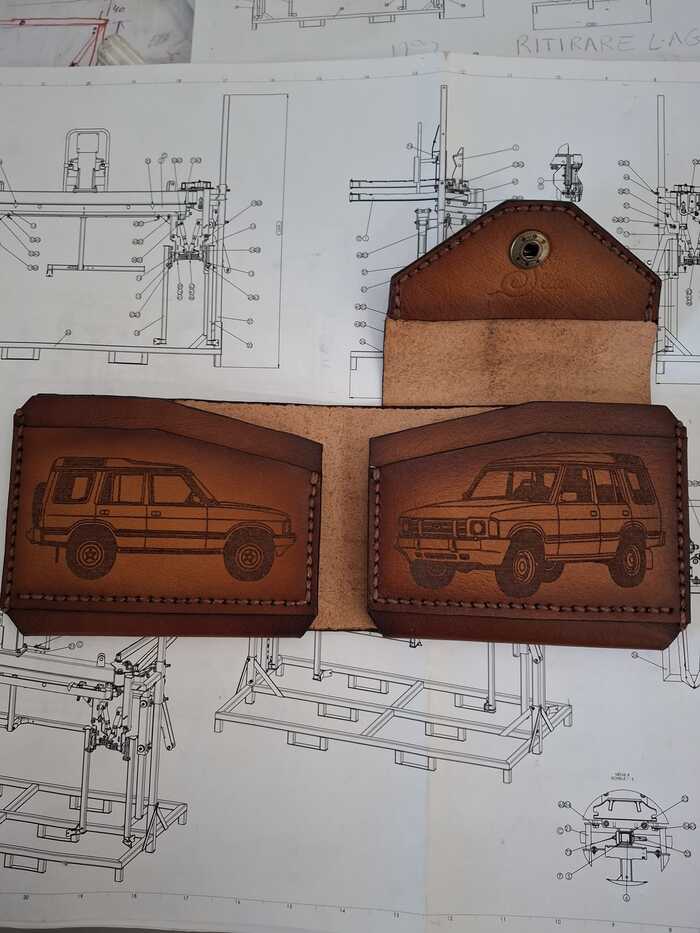 И тут я понял. Для тёмного изделия нужно красить и в нутри.