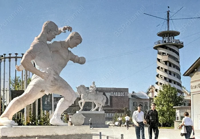 Жизнь Советской Москвы в 40-е годы. 20 раскрашенных фотографий 20 век, Старое фото, Историческое фото, История города, Москва, 40-е, СССР, Колоризация, Длиннопост
