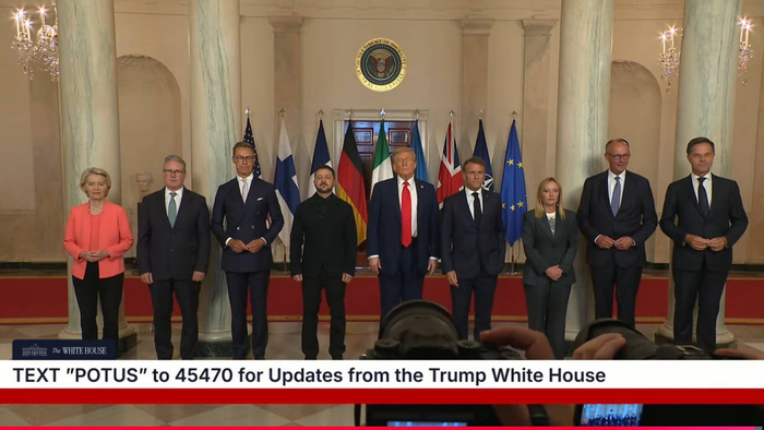 Когда решил "сиять" и затмить костюм Зеленского на этой вечеринке