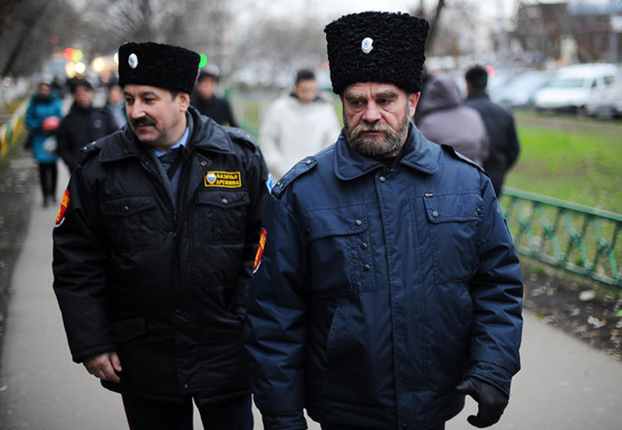 Удаляли Telegram и устанавливали MAX: в Краснодаре казачий патруль начал проверять телефоны прохожих