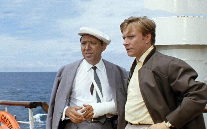 Это еще не мой батя, это кадр из х/ф "Бриллиантовая рука"