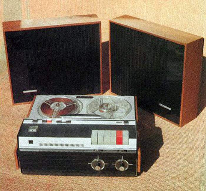 Аврора шла уже в комплекте с колонками