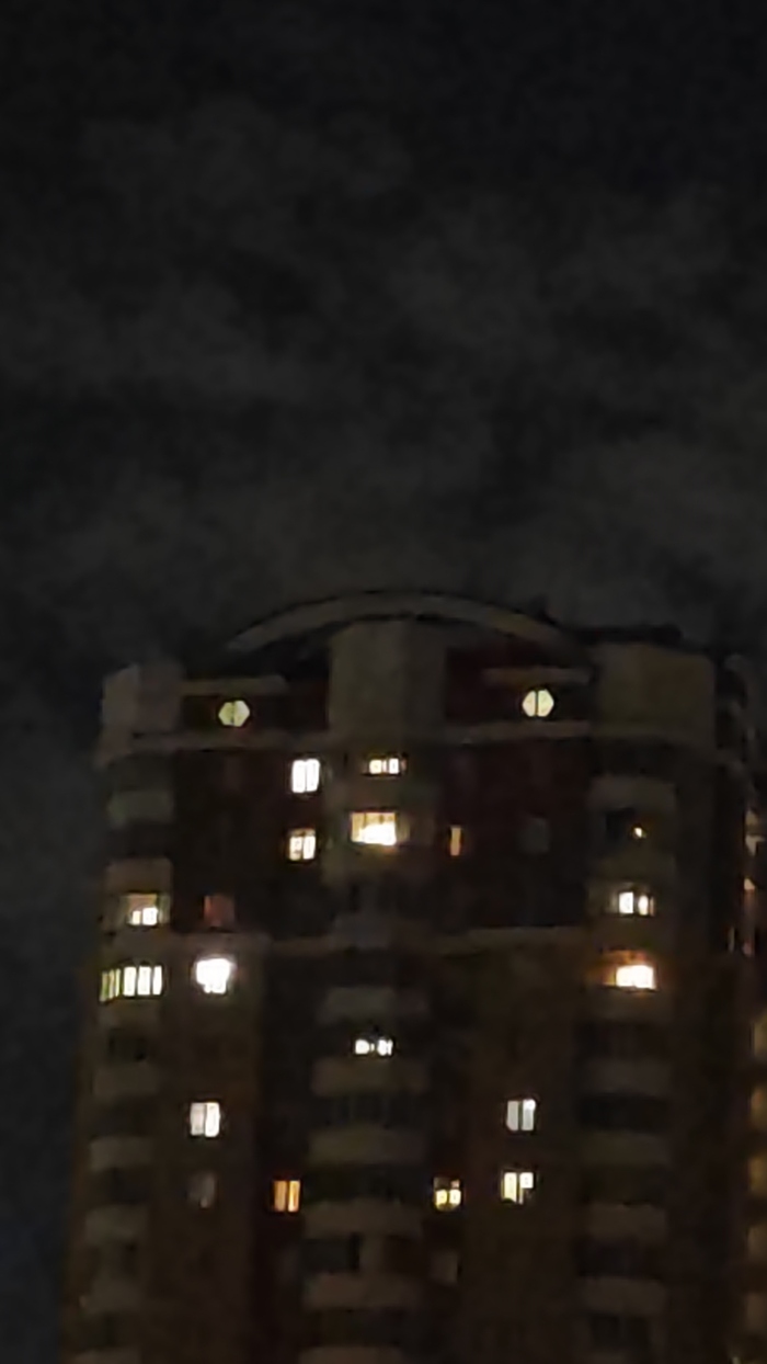 Дом напротив наблюдает за мной
