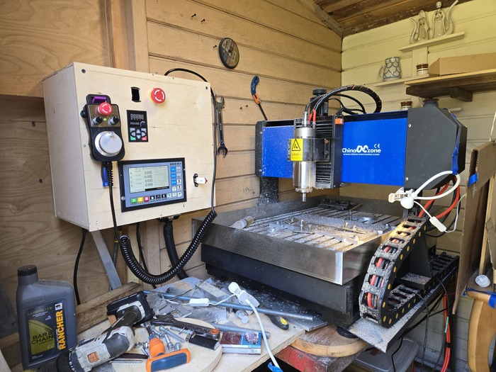 Фотка "астроподелошной" тут сопственно полмастерской. Она у меня микроскопическая.