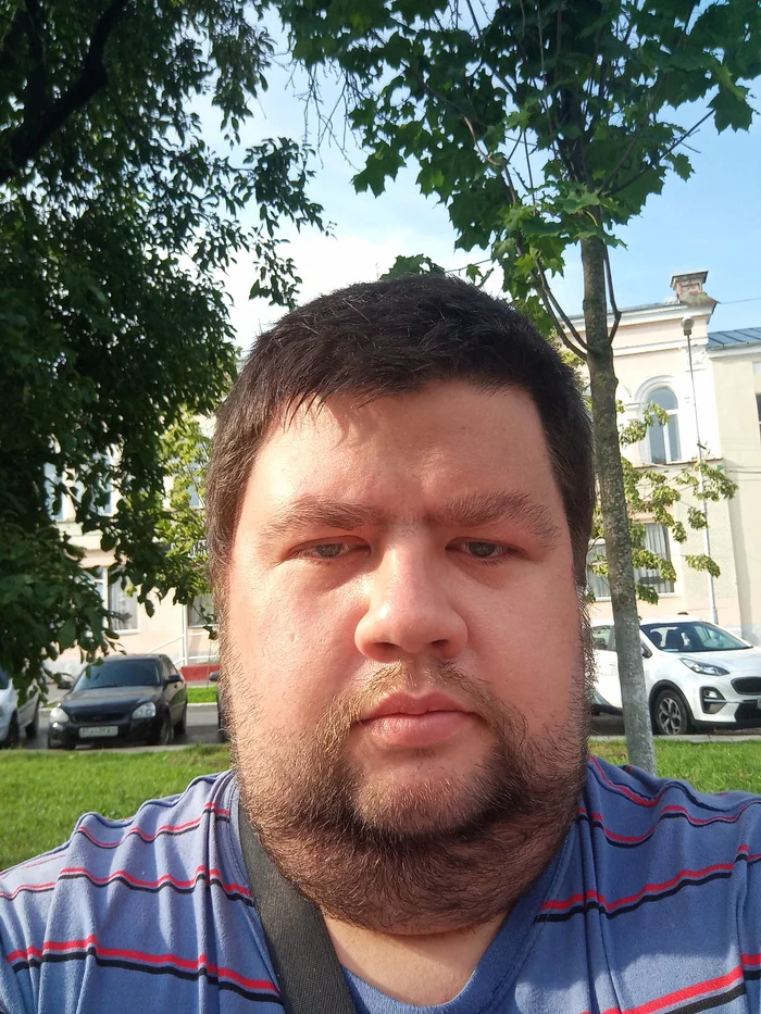 Это я летом 2023 года, вес (скорее всего)200+кг