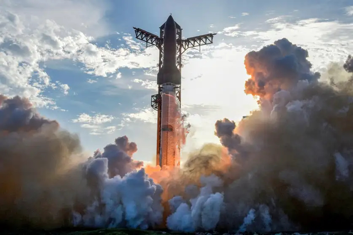  SpaceX Starship           1   Starbase  .UPI/Alamy