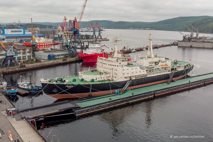 Атомный ледокол «Ленин» в порту Мурманска