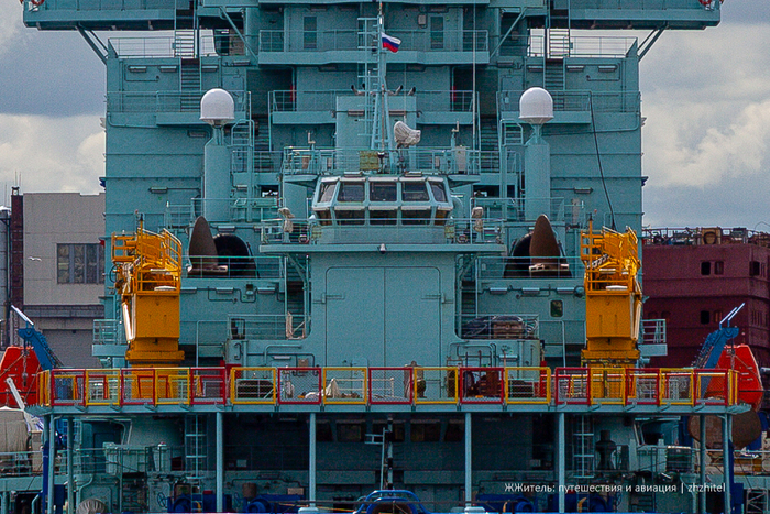 Атомный ледокол «Якутия» в Санкт-Петербурге. Вид с кормы ледокола «Красин»