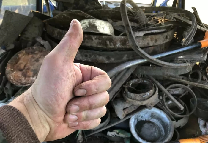 В среднем за 5 часов поиска можно насобирать 200-300 кг чермета