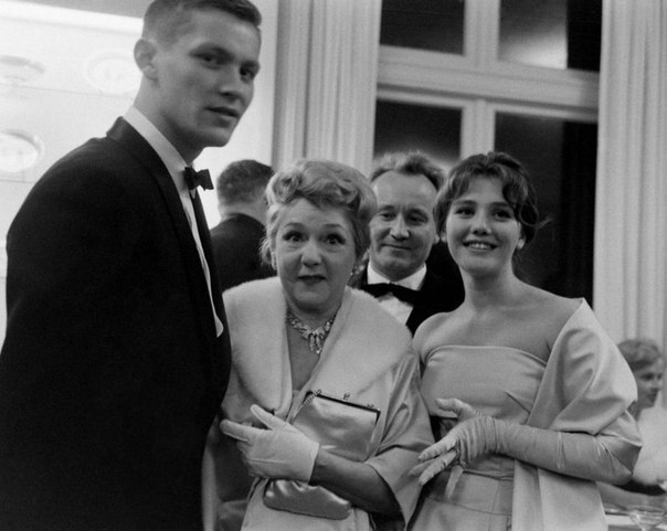 Владимир Ивашов, Жанна Прохоренко и Мэри Пикфорд на фестивале в Сан-Франциско после премьеры фильма "Баллада о солдате". 1960 год.