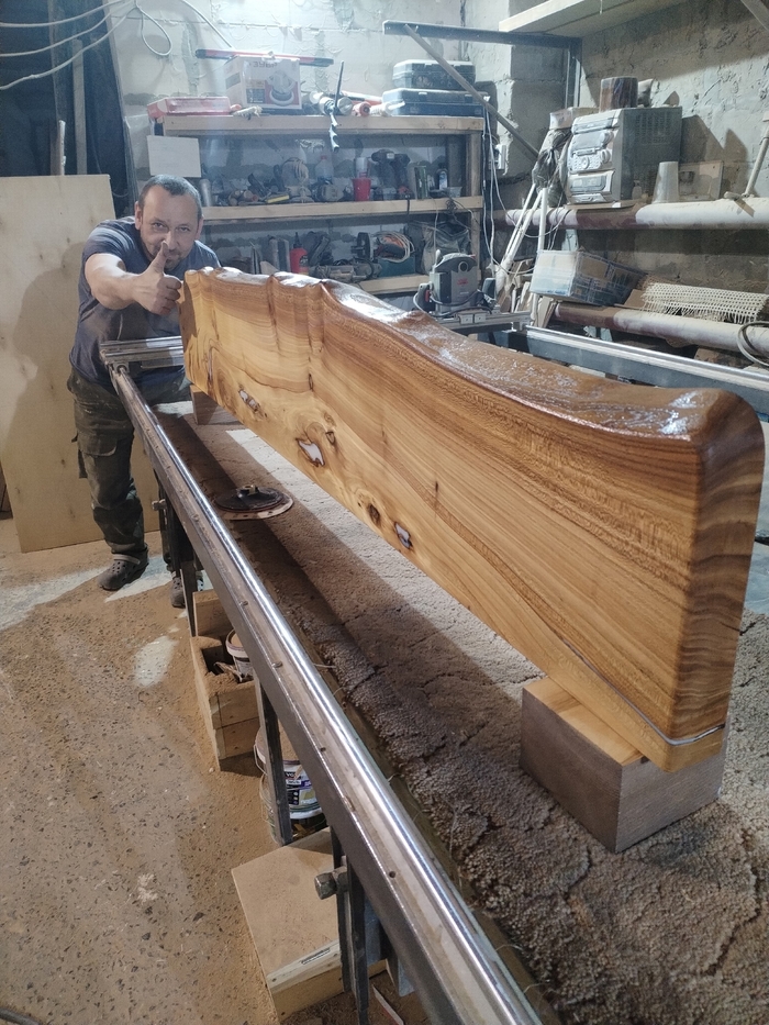 Из грубой заготовки начинает проступать будущее произведение искусства.