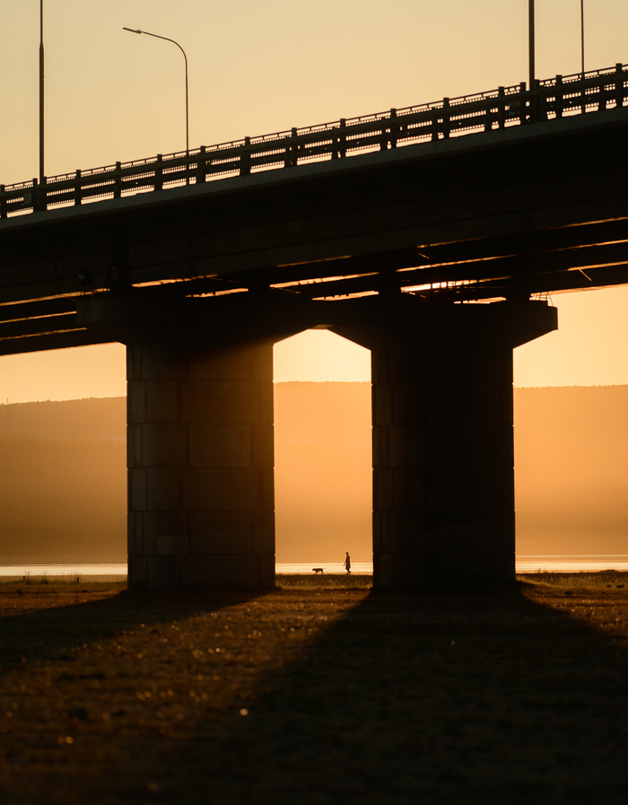 На закате под Кольским мостом