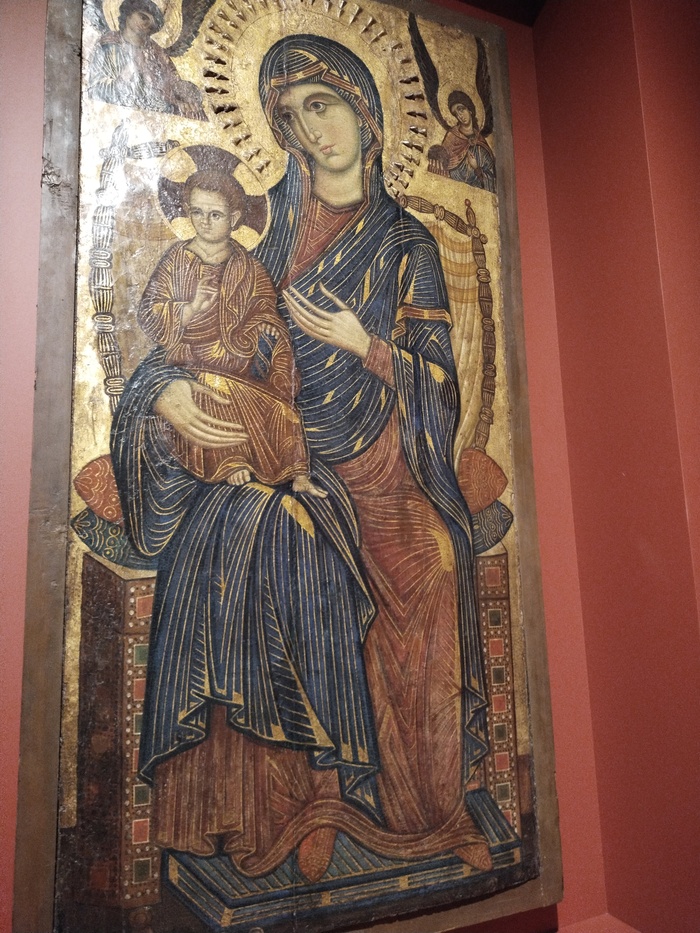 Итальянская средневековая икона Мадонны