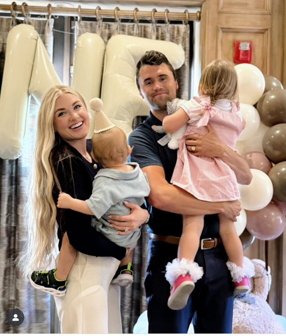 В мае 2021 года Кирк женился на бывшей Мисс Аризона США Эрике Францве.У него остались двое детей: трехлетняя дочь и годовалый сын.