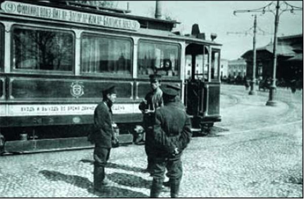 Первый в России трамвай на электрической тяге появился еще в 1892 году