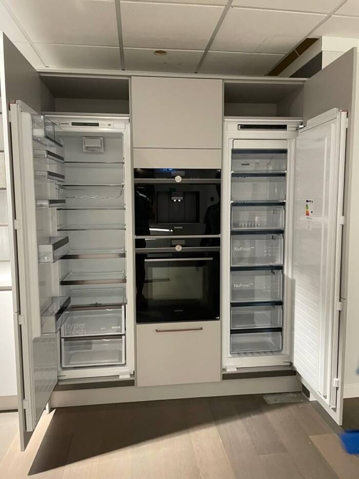 Холодильник в нише кухни. Красиво или плюс к счёту за свет