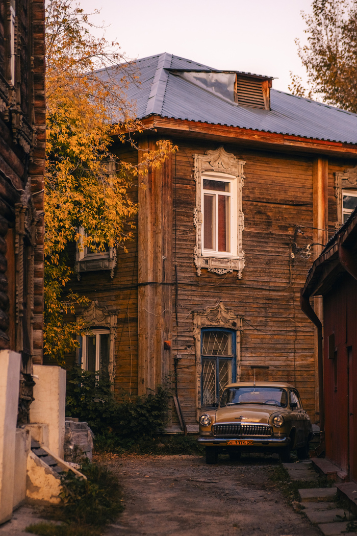 Осень в старом дворике