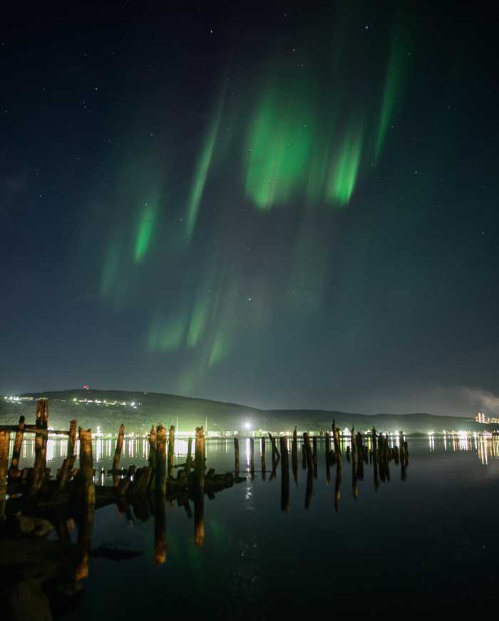 Танец полярных огней над Кольским заливом