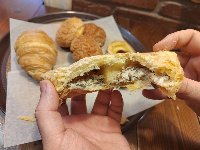 Слойка курица-грибы - 79 рублей