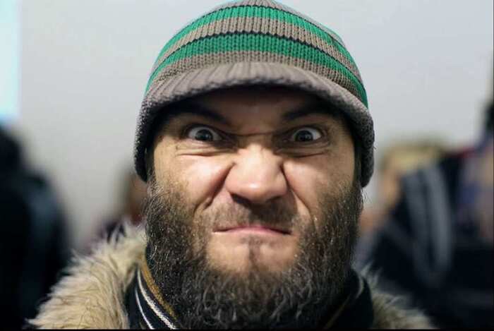 Как меня мигрант в подземном переходе заловил