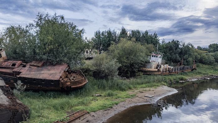 3. Стоянка брошенных кораблей в Котласе 61.27051, 46.70787