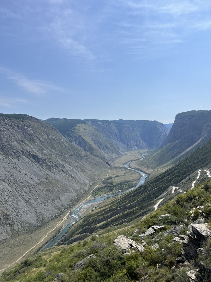 На перевале Кату-Ярык у нас спустило колесо. На помощь пришли... два пацана лет 12 и 7