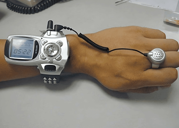 Этот аппарат объединил в себе камеру, часы и мобильный телефон. Это чудо обожали любители различных технических новинок.