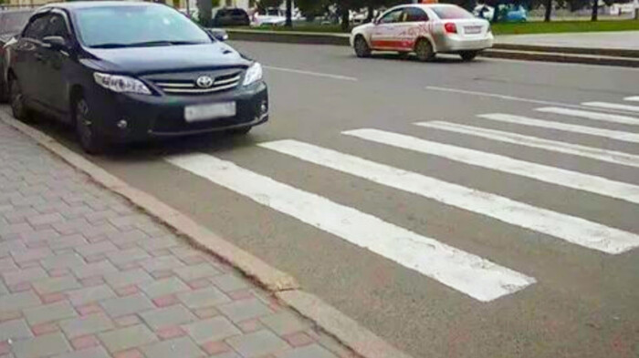 Припарковался ближе 5 метров к переходу и уехал не ты, а эвакуатор: ошибки, которые обходятся водителям в 10–15 тысяч рублей