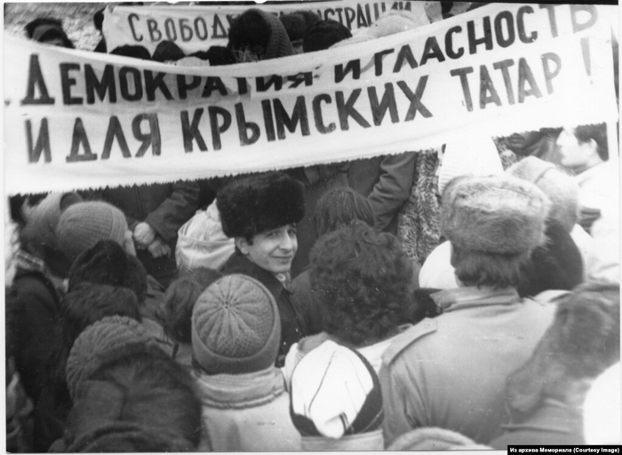 Митинг крымских татар в городе Бекобаде Ташкентской области. 14 февраля 1988 года. 