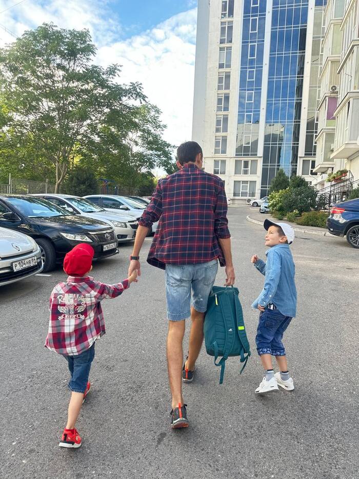 ,  .   8-00    .        ,        -  - .     .