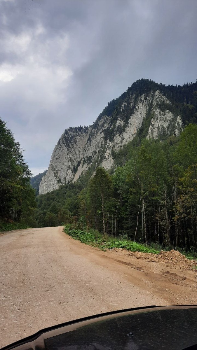 грунтовое покрытие отлично утрамбовано, и находится в весьма приличном состоянии, все это несмотря на то, что дожди активно поливали тут несколько дней к ряду