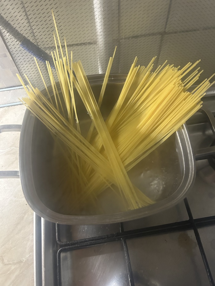 И не смей ломать пасту...