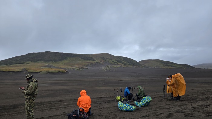 Привал перед последним рывком на 100м вверх.