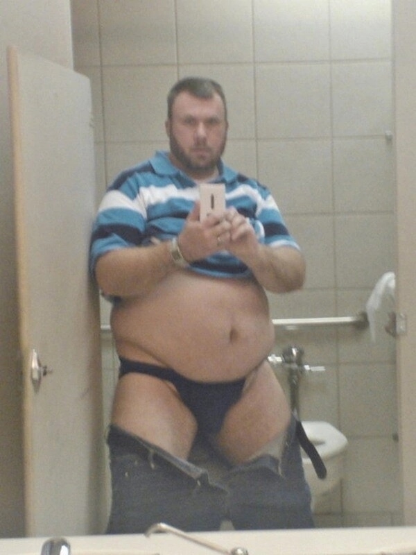 Унитазы уже потекли при его виде...